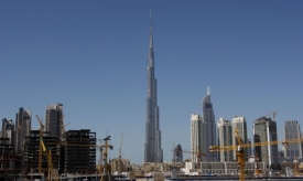 Burdž Dubaj měř&iacute; v&iacute;ce než 800 metrů.