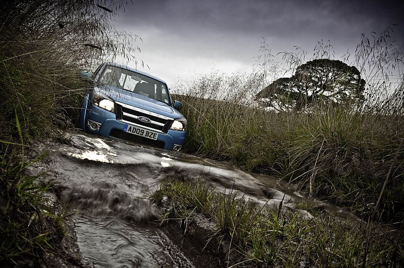 Ford Ranger se nezalekne ani třičtvrtěmetrového brodu.