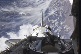Endeavour doručil k ISS moduly Tranquility a Cupola.
