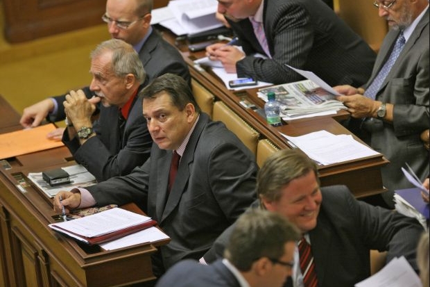 Poslanci si vyslechnou zprávu o kauze s gripeny (ilustrační foto).