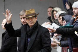 Pierce Brosnan zdraví fanoušky na Berlinale.