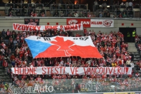 Olympijské loučení fanoušků Slavie s hokejisty Růžičkou a Červenkou.