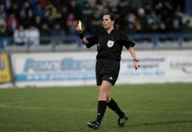 Průkopnice mezi ženskými rozhodčími v Česku Dagmar Damková.