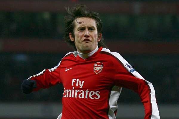 Tomáš Rosický přispěl asistencí k výhře Arsenalu nad Liverpoolem.