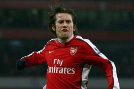 Tomáš Rosický přispěl asistencí k výhře Arsenalu nad Liverpoolem.