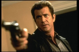 Mel Gibson je Na hraně temnoty.