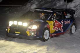 Kimi Räikkönen s citroënem v přípravě na Švédskou rallye.