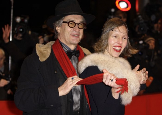 Režisér filmu Nebe nad Berlínem, německý rodák Wim Wenders s chotí.