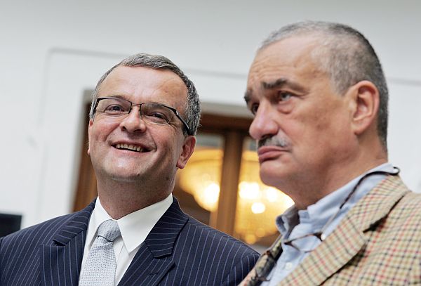 Založili stranu a o peníze nemají nouzi. Exministr financí a zahraničí