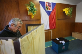 Volební průzkumy zatím vypadají pro TOP09 slibně.