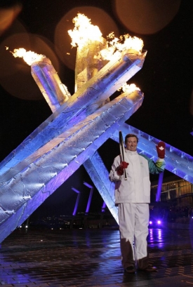 Zapálení olympijské pochodně provázely komplikace.