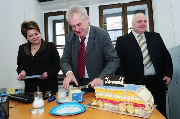 Zeman při nedávném otevření kanceláře v Litoměřicích. 