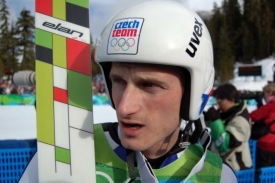 Jakub Janda po kvalifikačním skoku na středním můstku.
