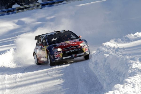 Sébastien Loeb v sobotu marně naháněl vedoucího Fina Mikko Hirvonena.