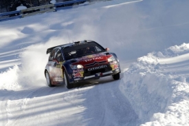 Sébastien Loeb v sobotu marně naháněl vedoucího Fina Mikko Hirvonena.