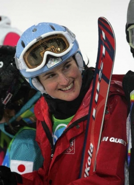 Nikola Sudová se i přes bolesti a neúspěch stále usmívá.