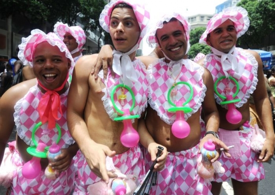 Karneval nenabízí jen bujné vnady polonahých tanečnic.