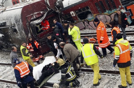 Ve vagonech zůstalo uvězněno několik pasažérů.