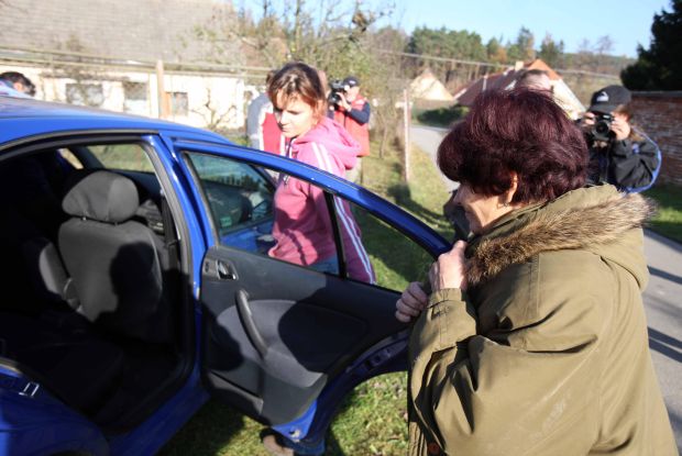 Auto, ve kterém spáchal sebevraždu Pavel Tauchen. Auto, ve kterém spáchal sebevraždu Pavel Tauchen.