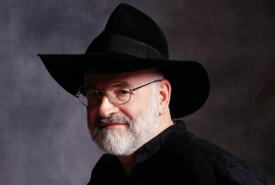 Spisovatel Terry Pratchett navrhoval speciální soudy k eutanazii.