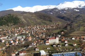 Zdánlivě idylické Štrpce.