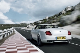Na stovku tento bentley akceleruje za 4,2 sekundy.