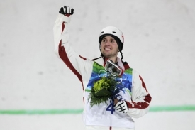 Kanadský boulař Alexandre Bilodeau po nedělním vítězství.