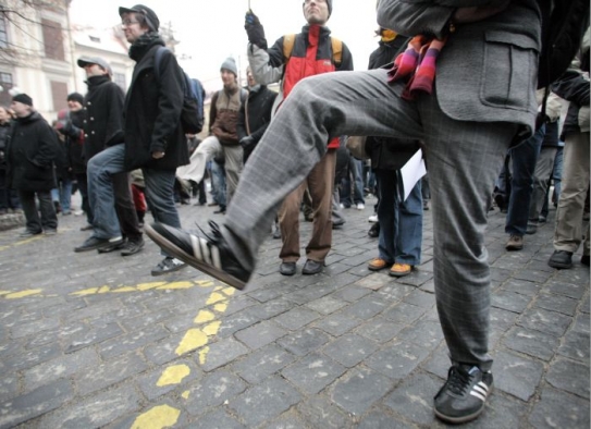 Aerobic před pražským magistrátem.