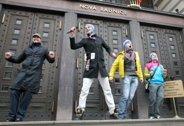 Skupina Nightwork předcvičovala aerobic.