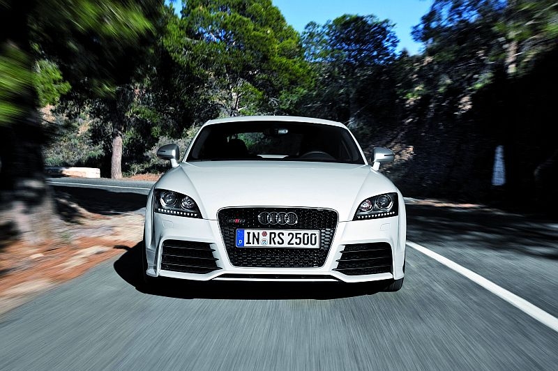 Audi TT RS má silné zbraně: pohon všech kol a 340 koní.