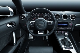 Výjimečný charakter Audi TT RS vám v kokpitu neunikne.