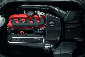 Přeplňovaný pětiválec v Audi TT RS je okouzlující.
