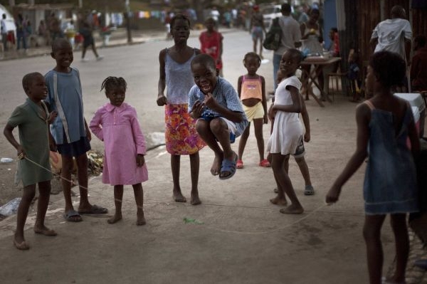 Po zemětřesení zůstaly na Haiti tisíce sirotků. Po zemětřesení zůstaly na Haiti tisíce sirotků.