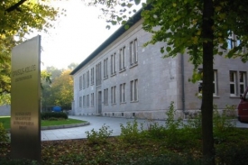 &Scaron;kola v Berl&iacute;ně, kter&aacute; skand&aacute;l odstartovala.