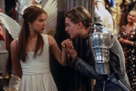Claire Danesov&aacute; a Leonardo DiCaprio jako Julie a Romeo.