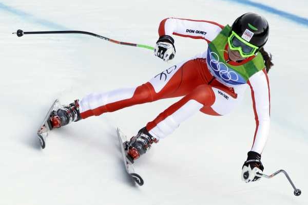 Šárka Záhrobská během olympijského sjezdu. Šárka Záhrobská během olympijského sjezdu.