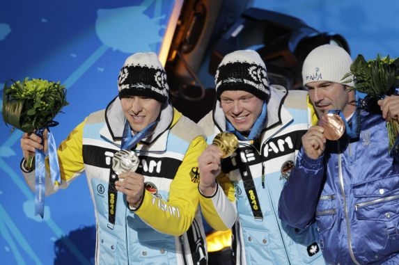 David Moeller (zcela vlevo) se stříbrnou medailí. David Moeller (zcela vlevo) se stříbrnou medailí.