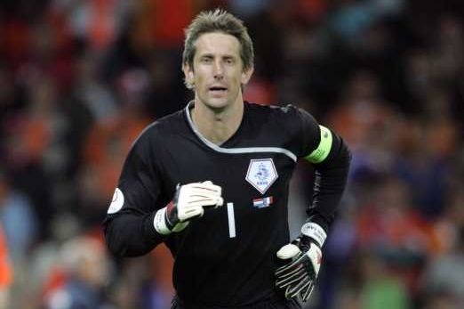Brankář Manchesteru United Van der Sar v dresu Nizozemska.