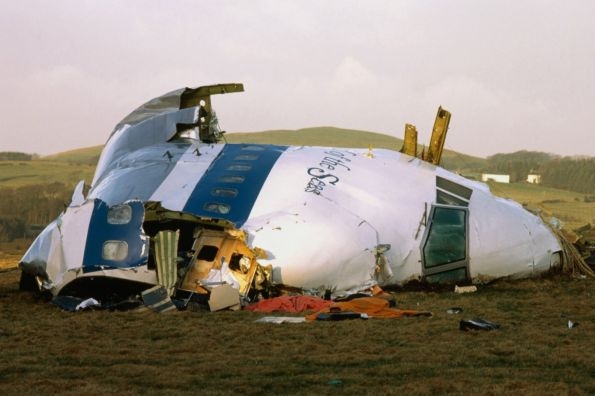 Torzo letadla po atentátu Libyjce Midžrahího v Lockerbie. Torzo letadla po atentátu Libyjce Midžrahího v Lockerbie.