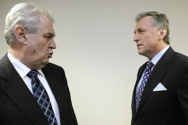 Topolánek a Zeman se střetli v debatě České televize.