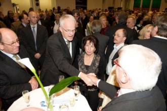 Za setk&aacute;n&iacute; s občany CDU zat&iacute;m do kasičky nevyb&iacute;r&aacute;.