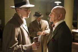 Leonardo DiCaprio a Ben Kingsley v Proklet&eacute;m ostrově.