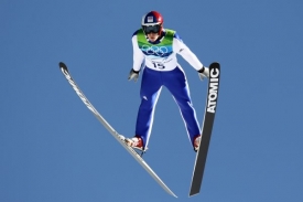 Češi si v olympijském závodě družstev doletěli pro sedmé místo.