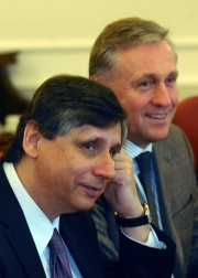 Premi&eacute;r Fischer (vlevo) a předseda ODS Mirek Topol&aacute;nek na schůzce.