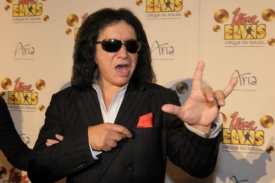Poctu si nenechal ujít ani člen skupiny Kiss Gene Simmons.