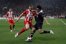 Momentka z utkání Olympiakos Pireus - Girordins Bordeaux.