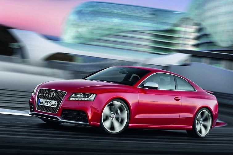 Audi RS5 akceleruje na stovku za 4,6 sekundy.