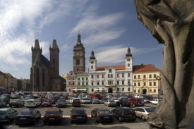 Hradeck&aacute; radnice chce vlastn&iacute; televizi. Že by dal&scaron;&iacute; předvolebn&iacute; kan&aacute;l?