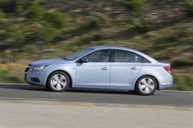 Chevrolet Cruze 2,0 VCDI akceleruje na stovku pod devět sekund.
