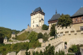 Turisticky obl&iacute;ben&yacute; hrad Karl&scaron;tejn.